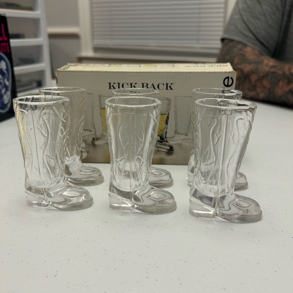 Circleware Kick Back 1.5 oz Clear Shot Glass Cowboy Boots Set of 6 In Box